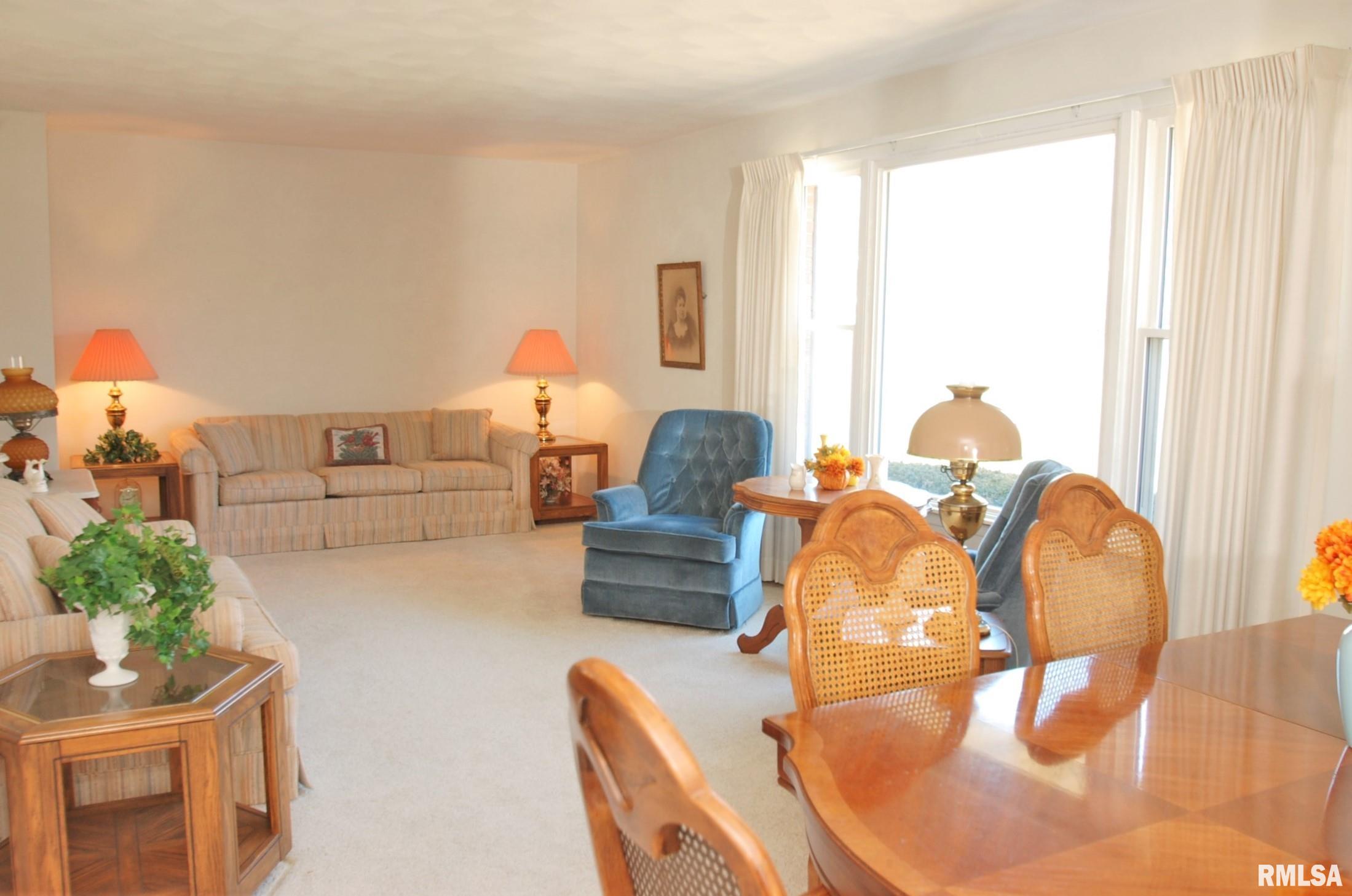 6803 North Camelot Road Peoria, IL 61615 - Photo 7 of 33 Gallery Image 7