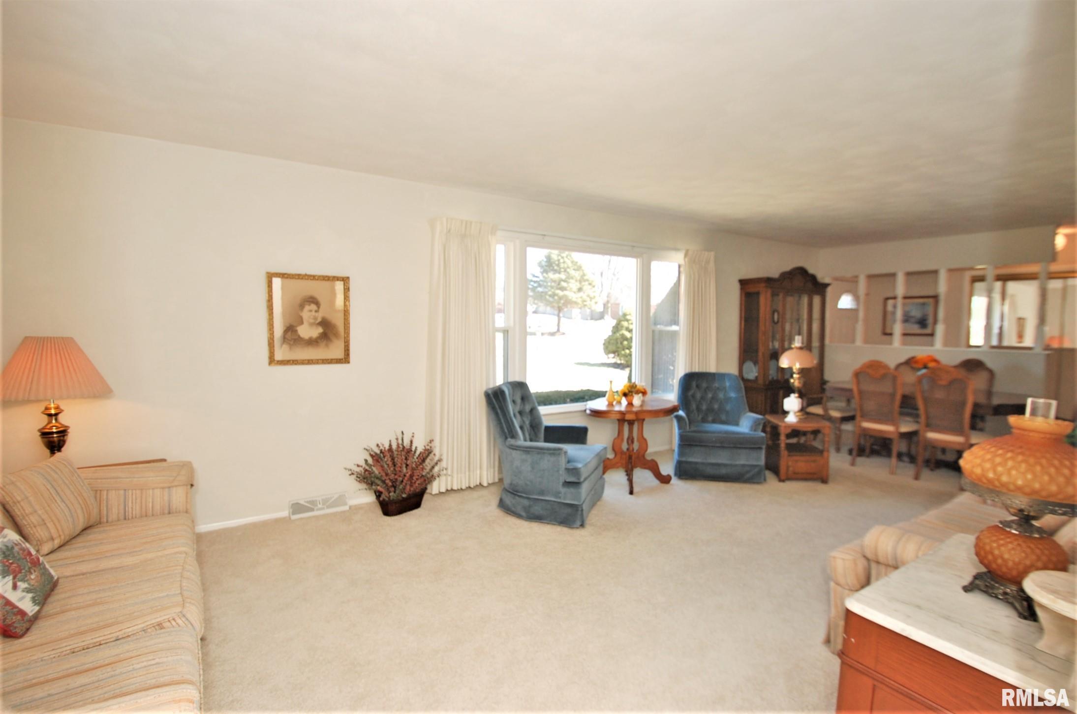 6803 North Camelot Road Peoria, IL 61615 - Photo 8 of 33 Gallery Image 8