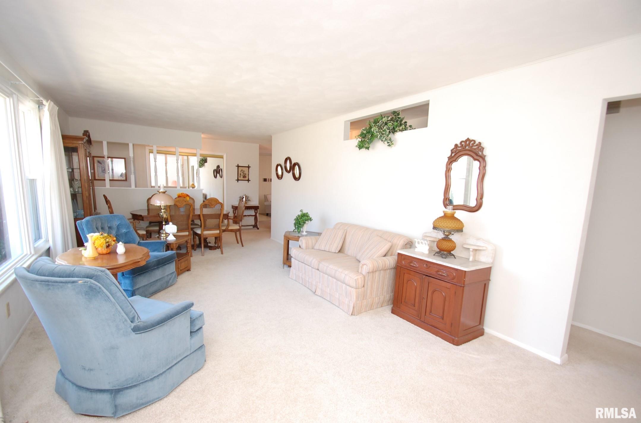 6803 North Camelot Road Peoria, IL 61615 - Photo 9 of 33 Gallery Image 9