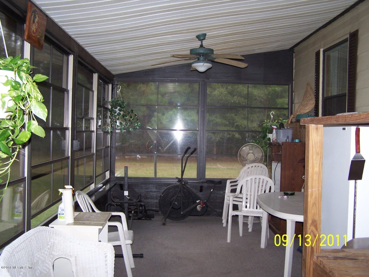 481104 Haddock Road Hilliard, FL 32046 - Photo 3 of 10 screened in back area