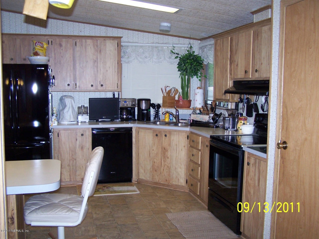 481104 Haddock Road Hilliard, FL 32046 - Photo 7 of 10 Kitchen