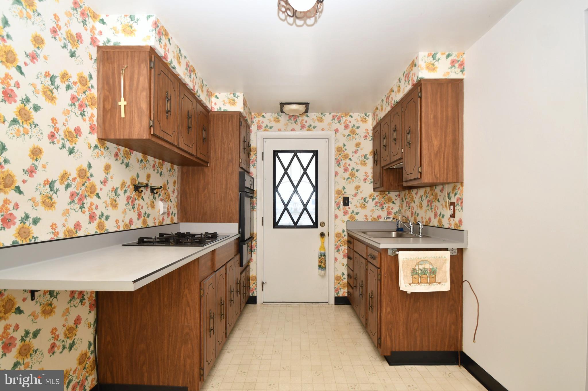 7813 Kentley Road Baltimore, MD 21222 - Photo 3 of 38