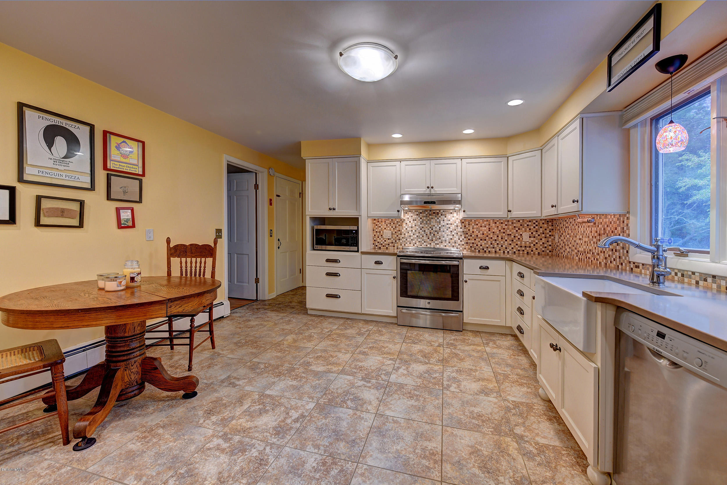 51 Stonehenge Road Pittsfield, MA 01201 - Photo 14 of 42 14-Kitchen