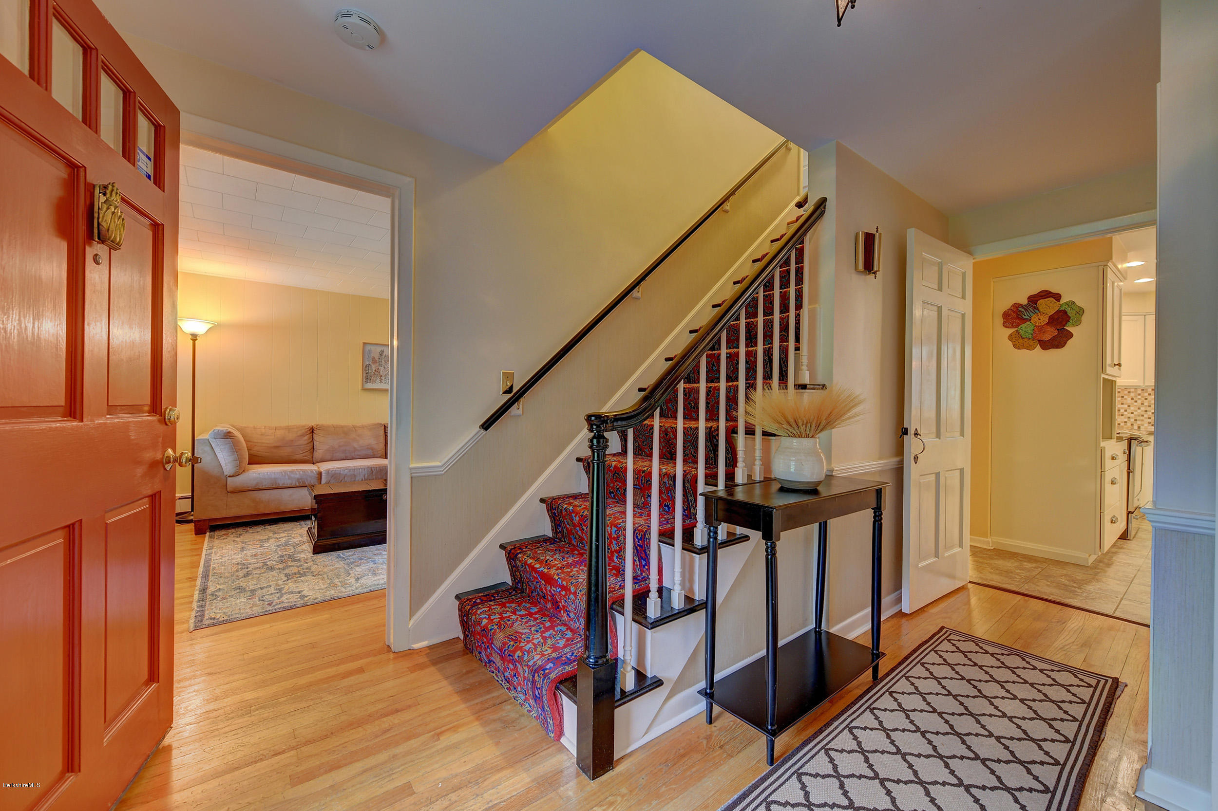 51 Stonehenge Road Pittsfield, MA 01201 - Photo 22 of 42 23-Stairway