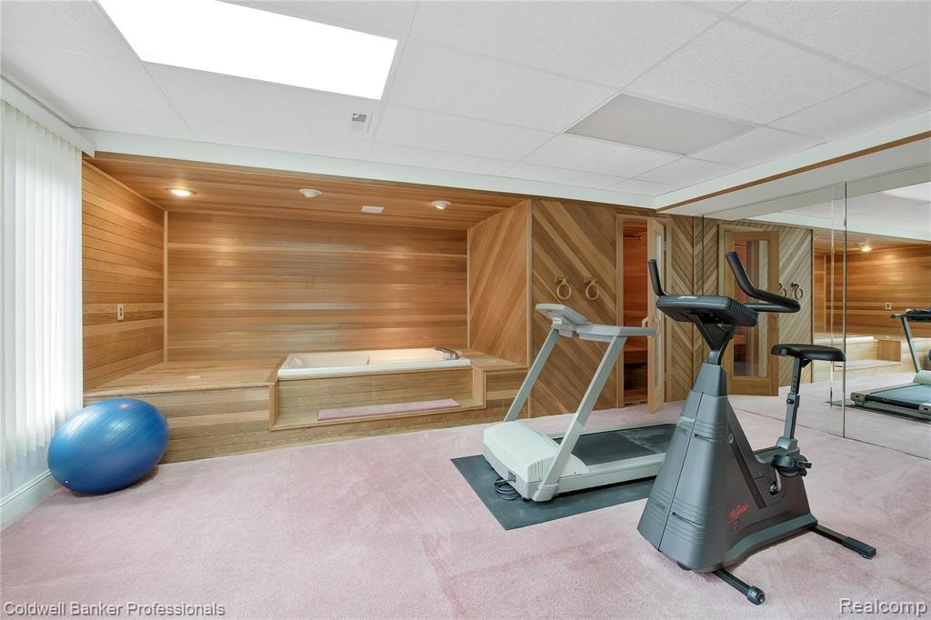135 West Hickory Grove Road Bloomfield Hills, MI 48304 - Photo 26 of 42