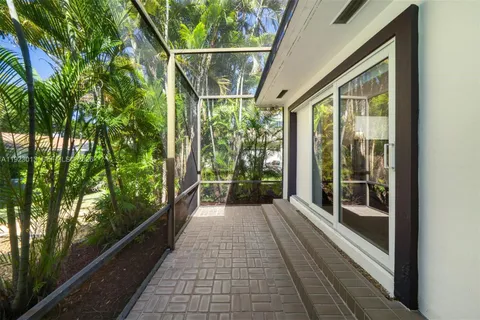 $2,380,000 | 13502 Southwest 57th Court, Pinecrest, FL 33156