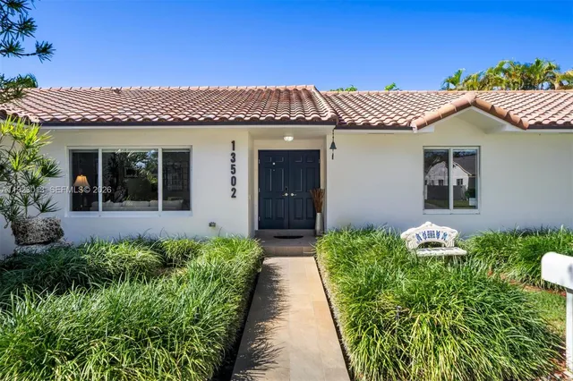 $2,380,000 | 13502 Southwest 57th Court, Pinecrest, FL 33156