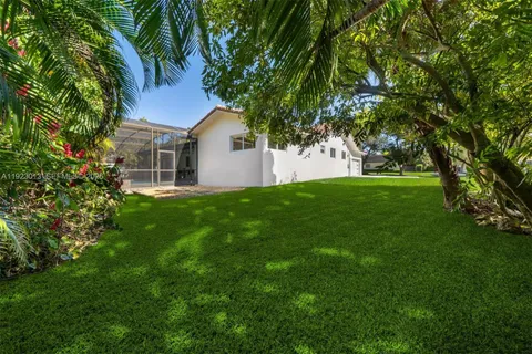 $2,380,000 | 13502 Southwest 57th Court, Pinecrest, FL 33156