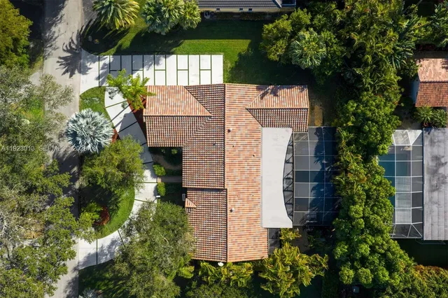 $2,380,000 | 13502 Southwest 57th Court, Pinecrest, FL 33156