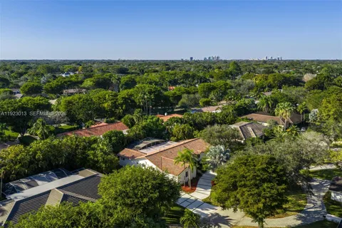 $2,380,000 | 13502 Southwest 57th Court, Pinecrest, FL 33156