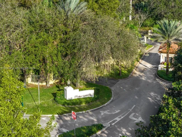 $2,380,000 | 13502 Southwest 57th Court, Pinecrest, FL 33156