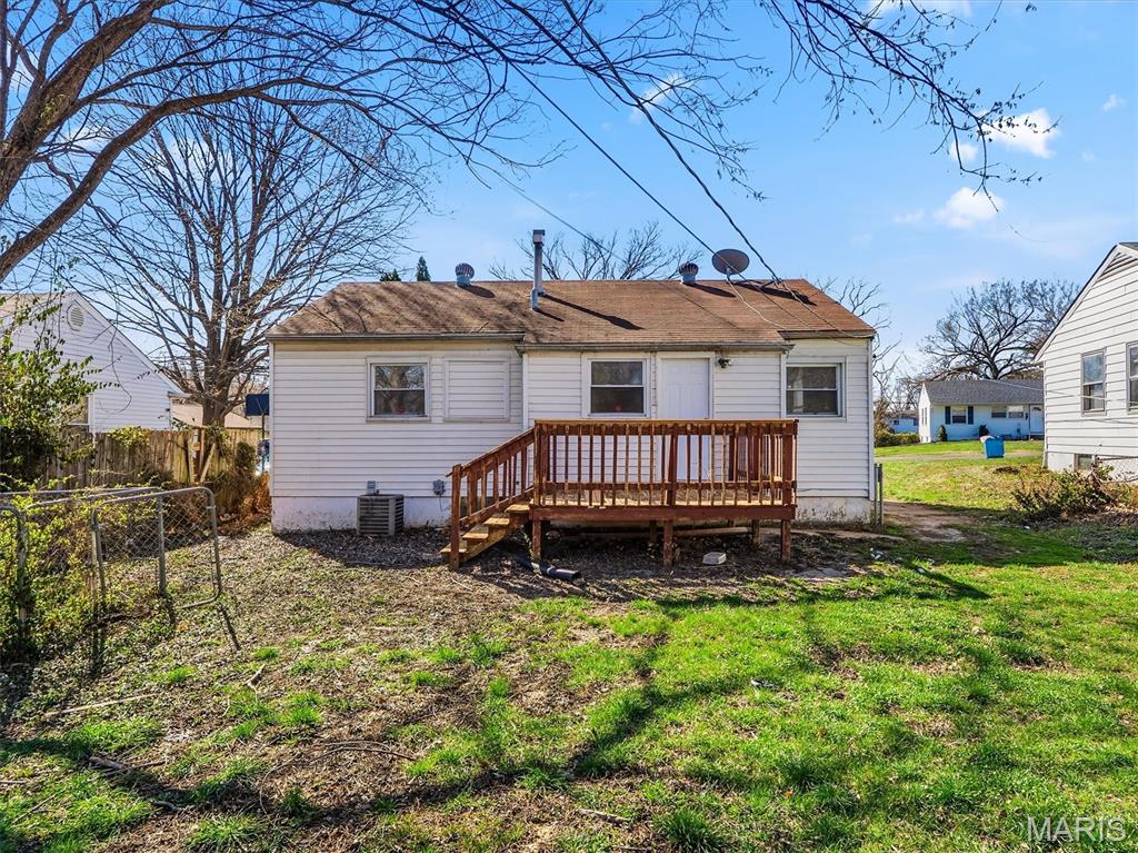 401 Cameron Road St. Louis, MO 63137 - Photo 2 of 14