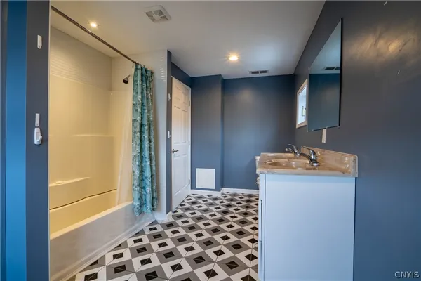 $1,100 | 312 Eastern Avenue, Unit 2, Herkimer, NY 13350