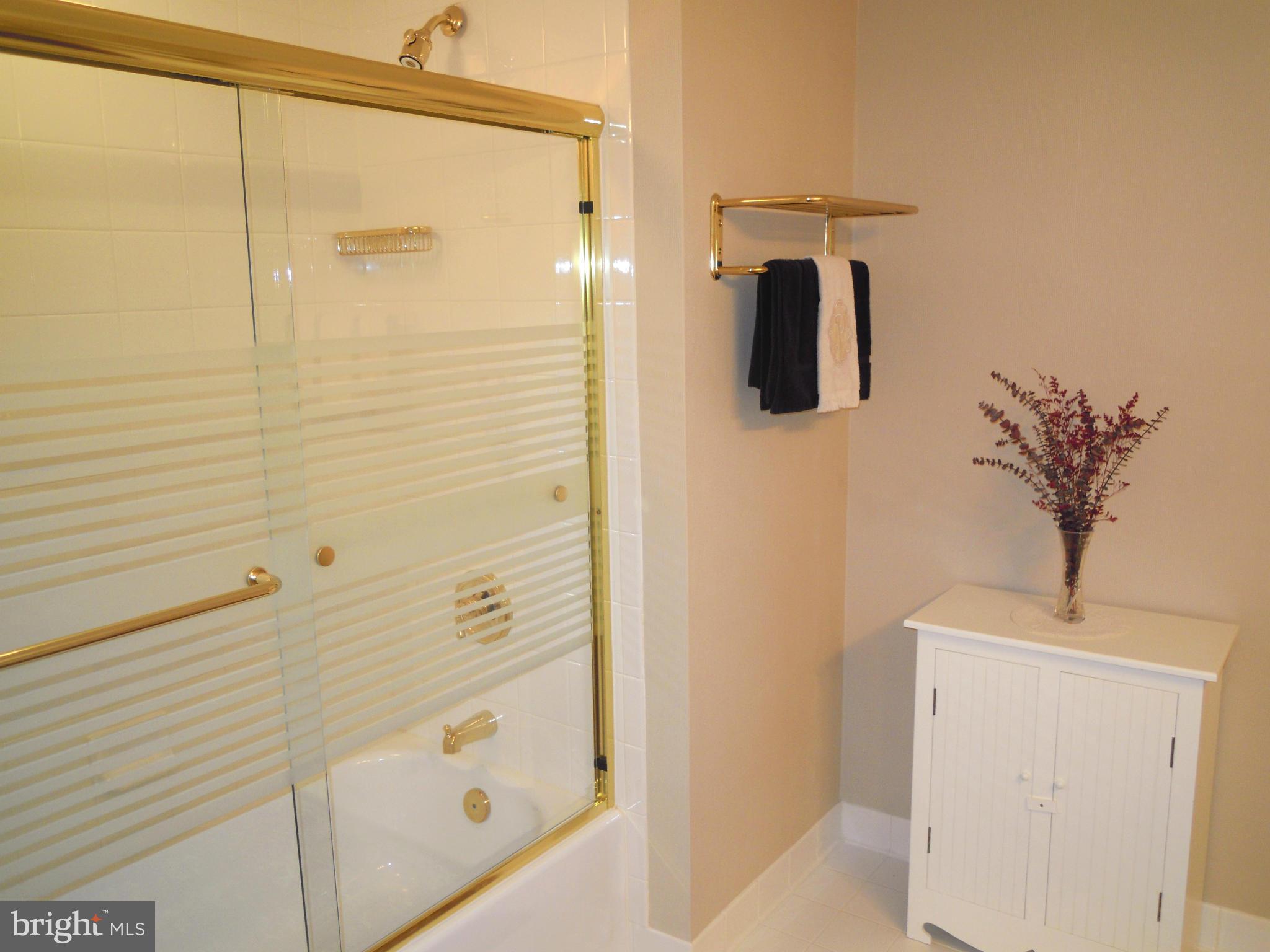 12300 Rosslare Ridge Road, Unit 401 Lutherville-Timonium, MD 21093 - Photo 14 of 30 Bath