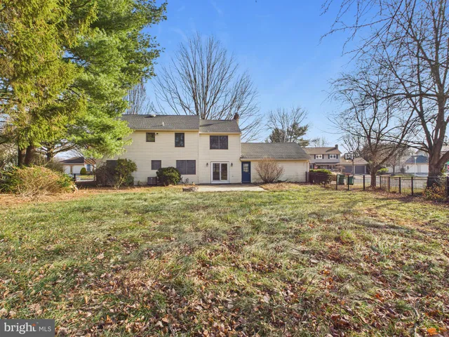 a view of a house with a large trees