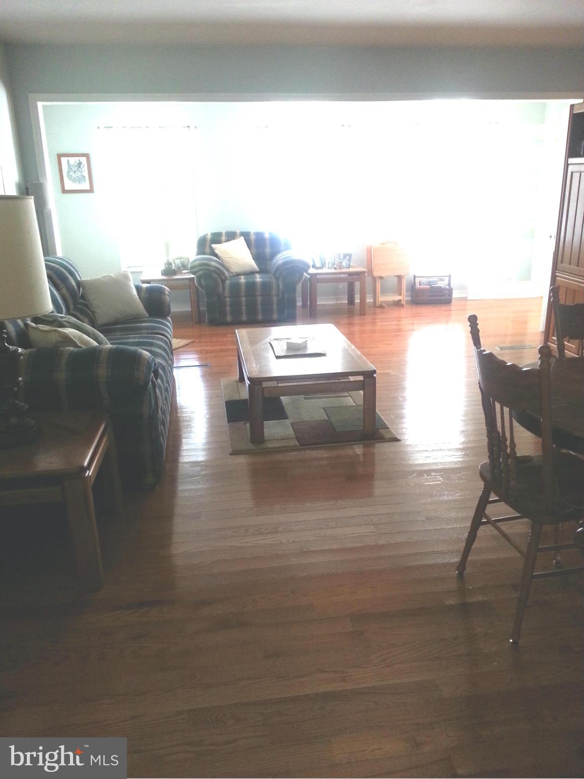 4174 Griffith Neck Road Cambridge, MD 21613 - Photo 18 of 25 Living Room