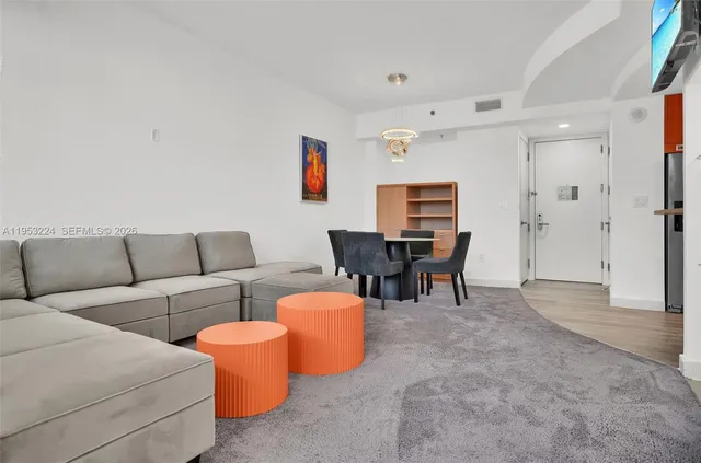 $3,950 | 1395 Brickell Avenue, Unit 3311, Miami, FL 33131