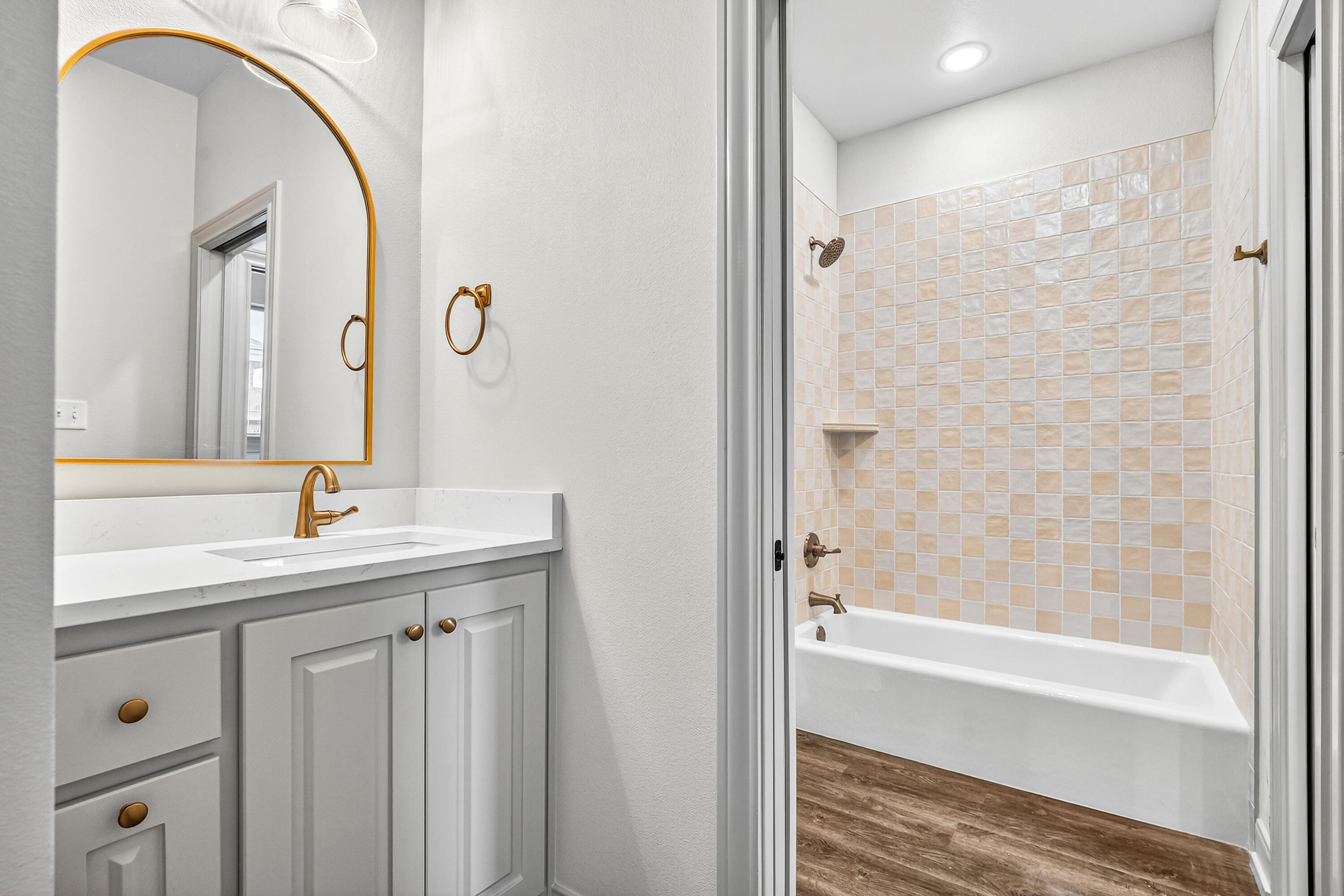 3627 119th Street Lubbock, TX 79423 - Photo 25 of 37 a bathroom with a bathtub a sink and a mirror