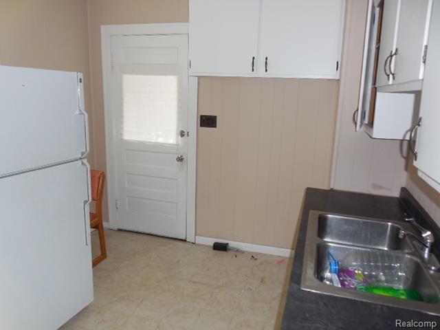 8312 Harding Street Center Line, MI 48015 - Photo 5 of 14 HARDING-kitchen.jpg