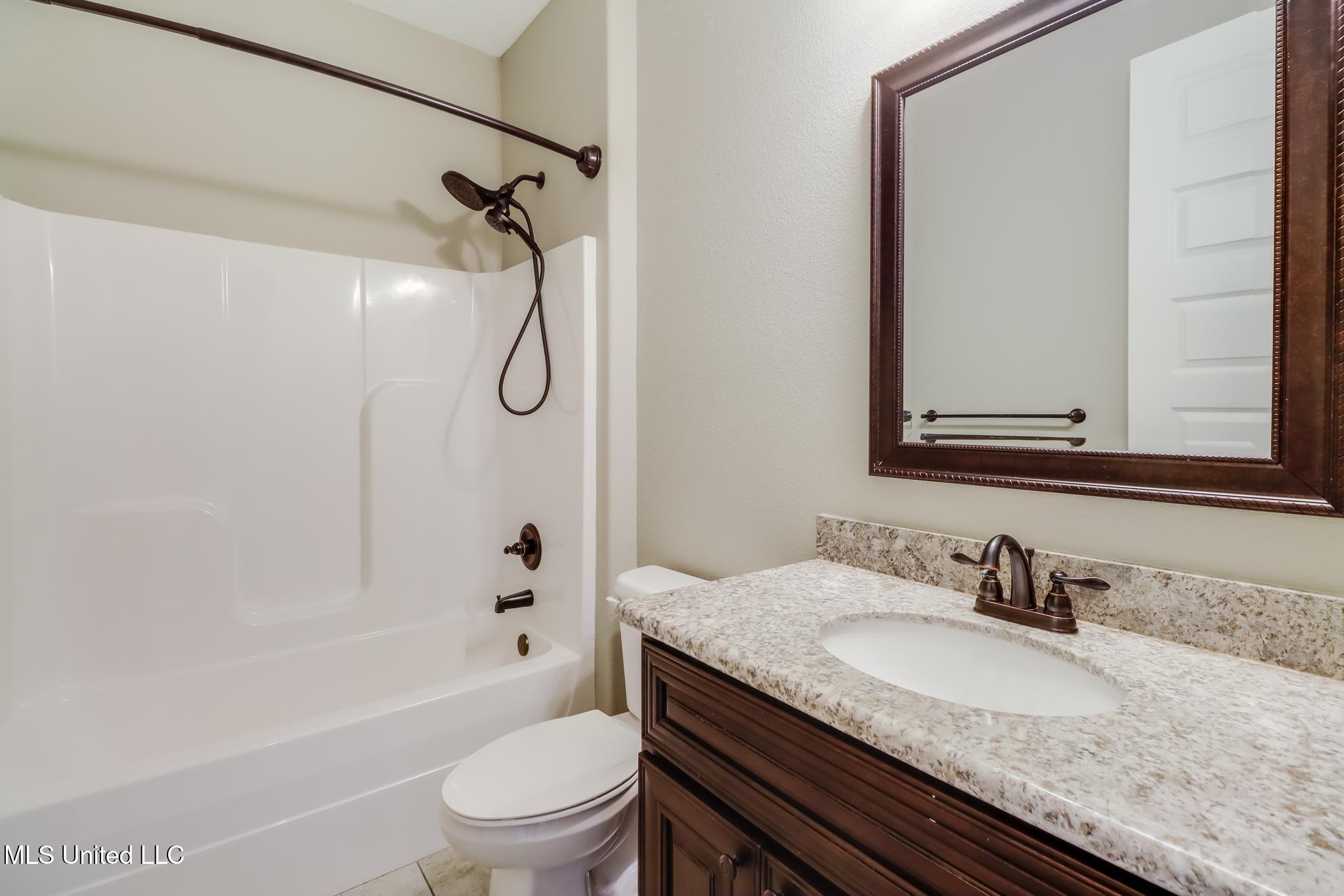 3013 Rue Dominique D'Iberville, MS 39540 - Photo 9 of 20 1st bathroom