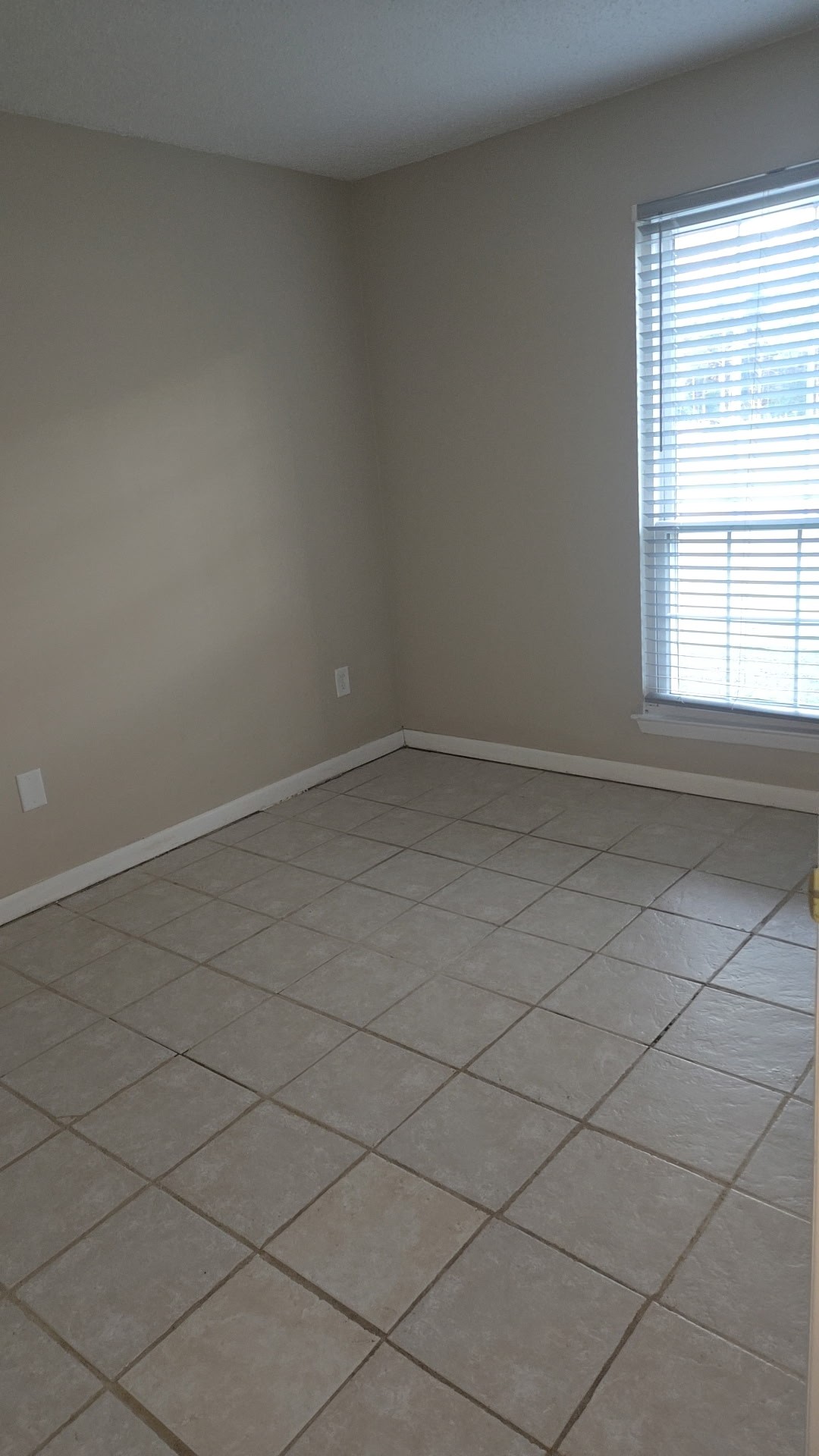 1245 Old Lascassas Road, Unit C Murfreesboro, TN 37130 - Photo 8 of 15 an empty room with a empty space and window