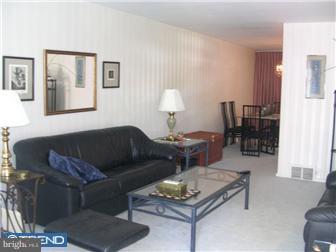 906 Grant Road Folcroft, PA 19032 - Photo 2 of 12 Living Room