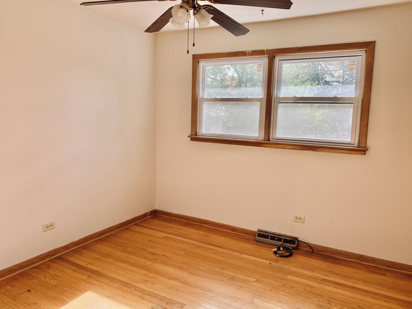 3620 148th Street Midlothian, IL 60445 - Photo 11 of 20 an empty room with a window