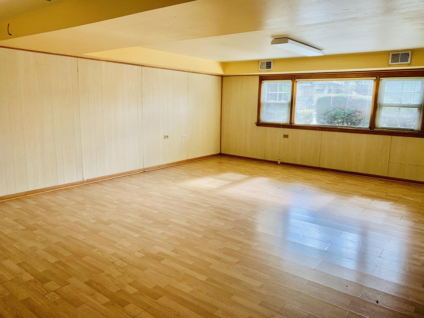 3620 148th Street Midlothian, IL 60445 - Photo 14 of 20 a view of empty room with wooden floor and fan