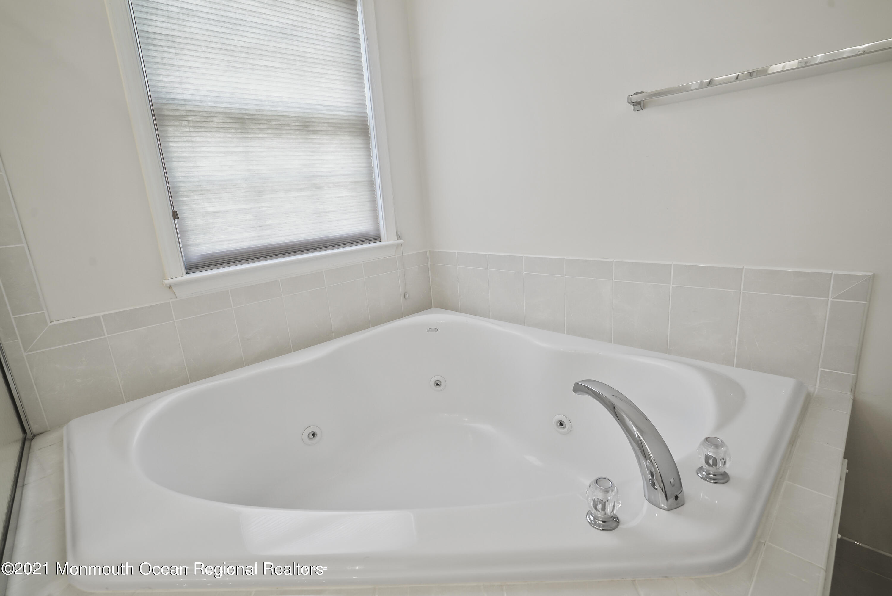 73 Yates Road Manalapan, NJ 07726 - Photo 16 of 26 DSC07557