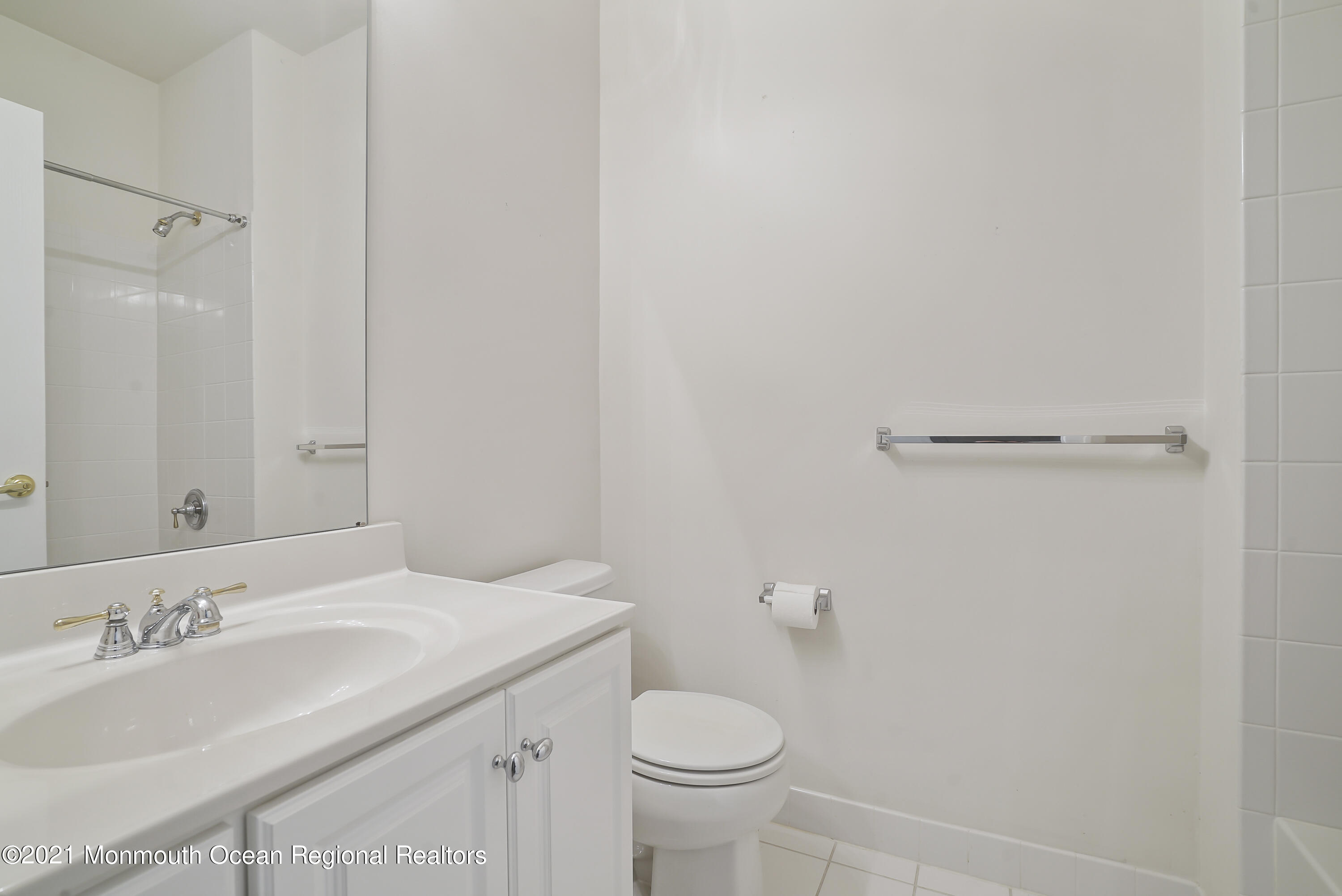 73 Yates Road Manalapan, NJ 07726 - Photo 19 of 26 DSC07572