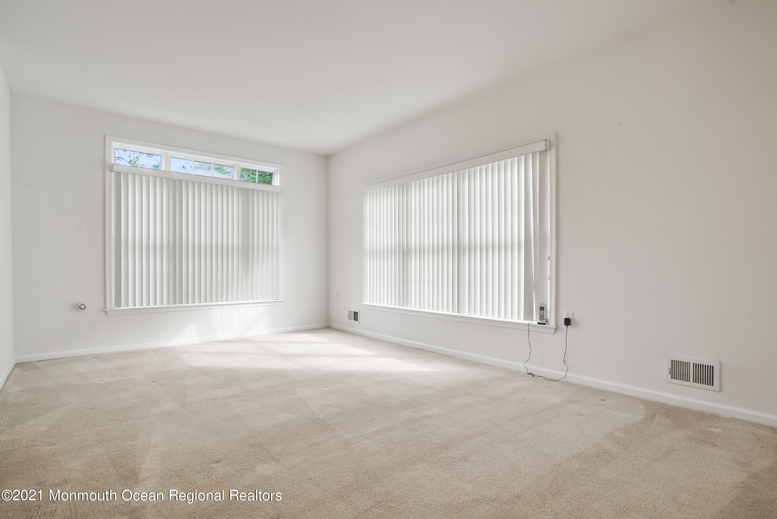 73 Yates Road Manalapan, NJ 07726 - Photo 5 of 26 DSC07502
