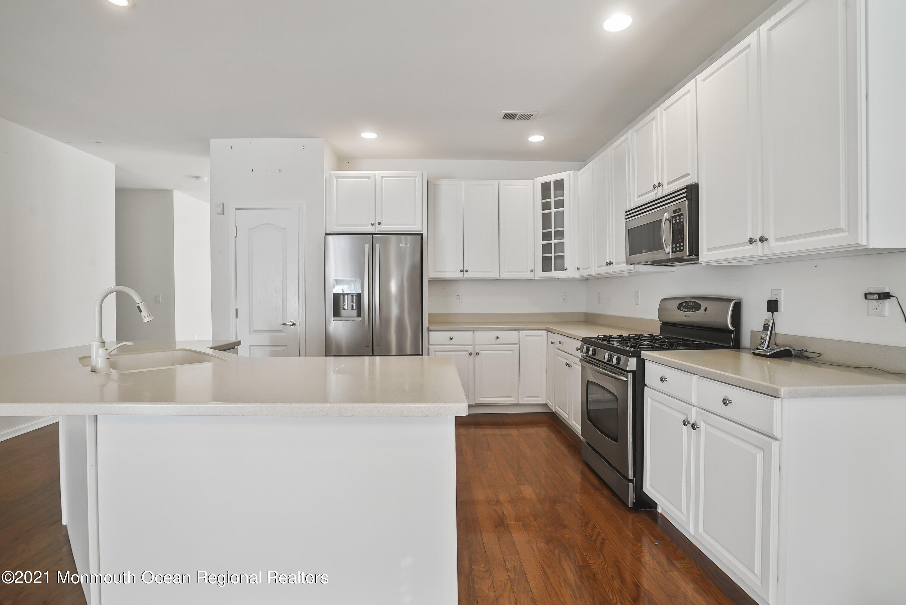 73 Yates Road Manalapan, NJ 07726 - Photo 10 of 26 DSC07527