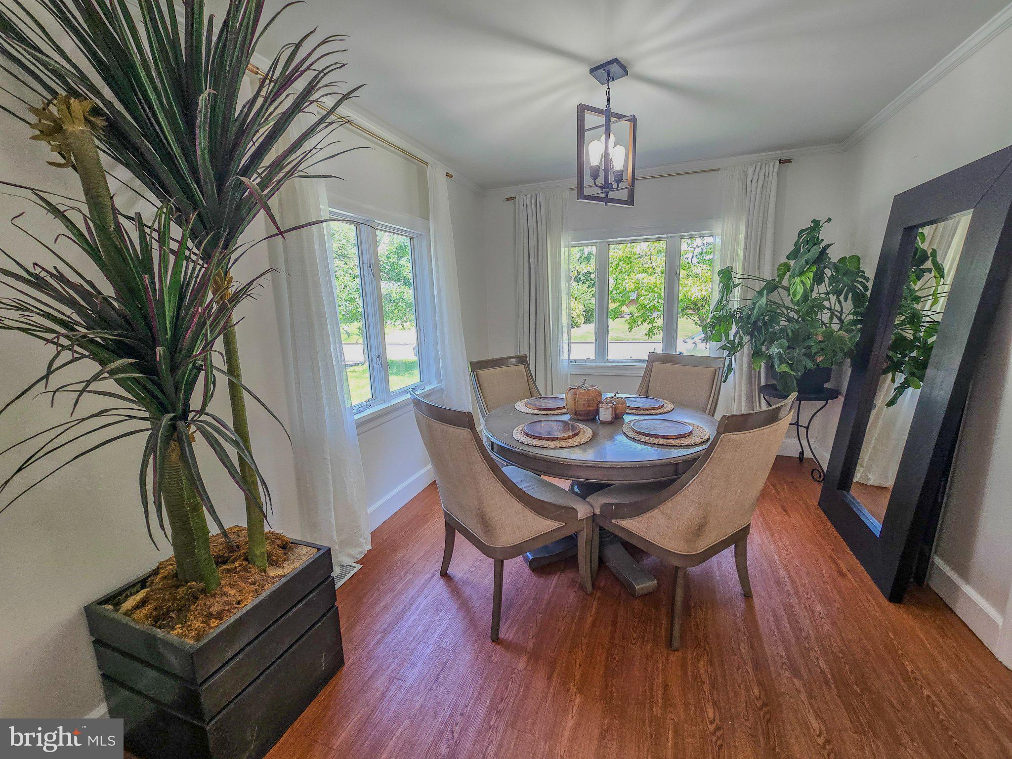 33 Delwood Road Cherry Hill, NJ 08002 - Photo 6 of 27 Bright dining space with lush greenery.