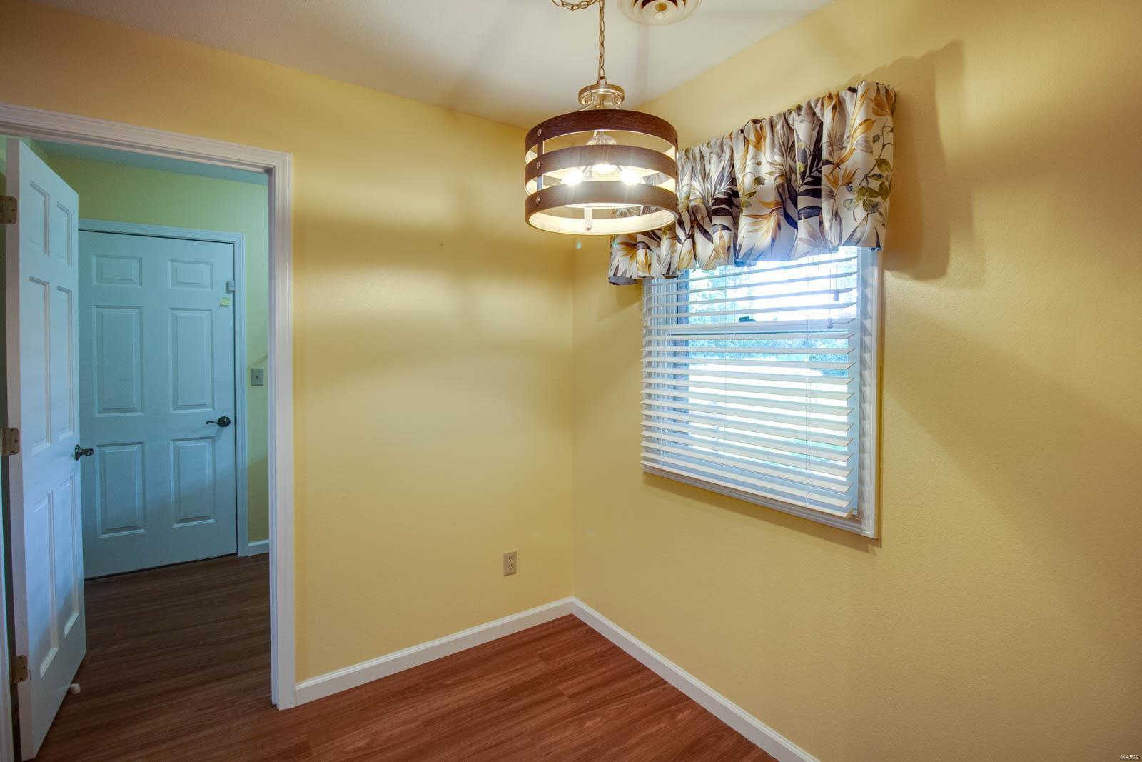 4523 Moonlight Way Alton, IL 62002 - Photo 11 of 27 Gallery Image 11
