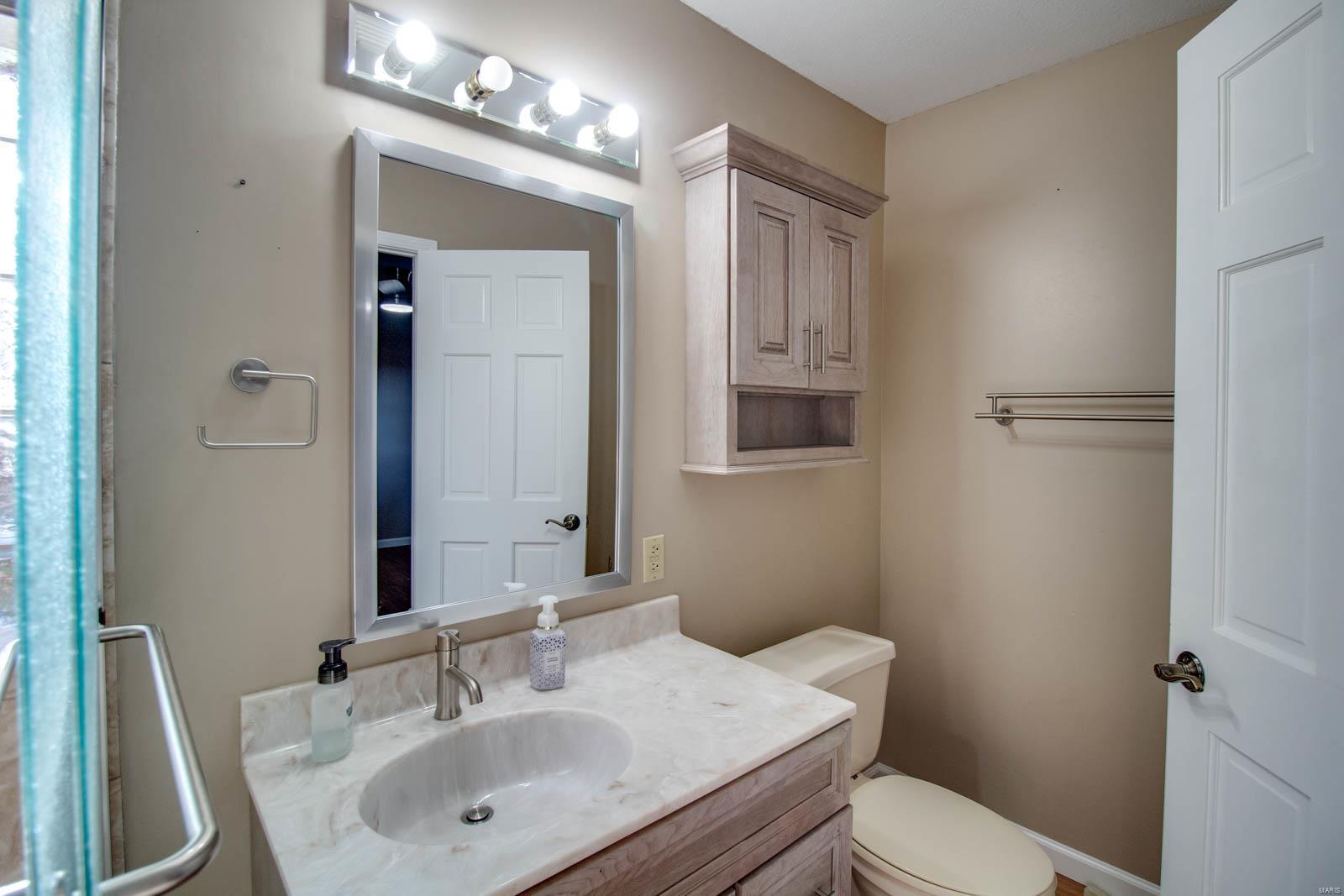 4523 Moonlight Way Alton, IL 62002 - Photo 16 of 27 Gallery Image 16