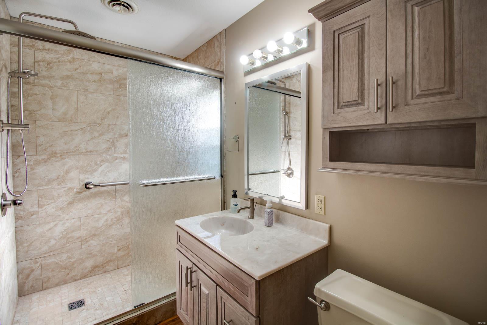 4523 Moonlight Way Alton, IL 62002 - Photo 17 of 27 Gallery Image 17