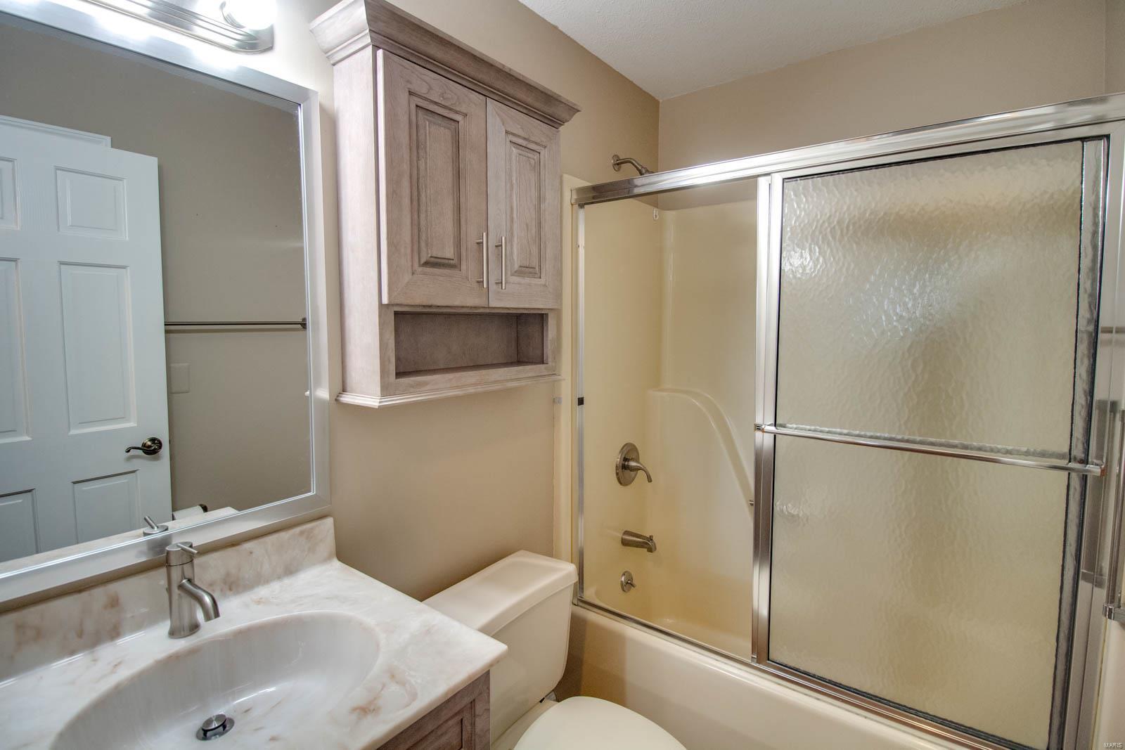 4523 Moonlight Way Alton, IL 62002 - Photo 21 of 27 Gallery Image 21