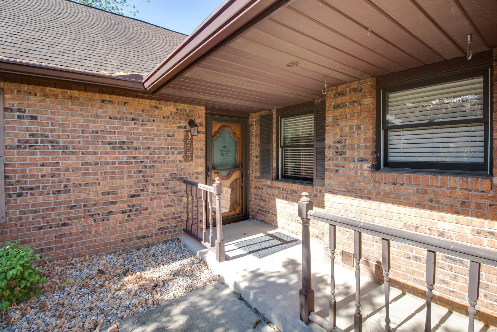 4523 Moonlight Way Alton, IL 62002 - Photo 4 of 27 Gallery Image 4