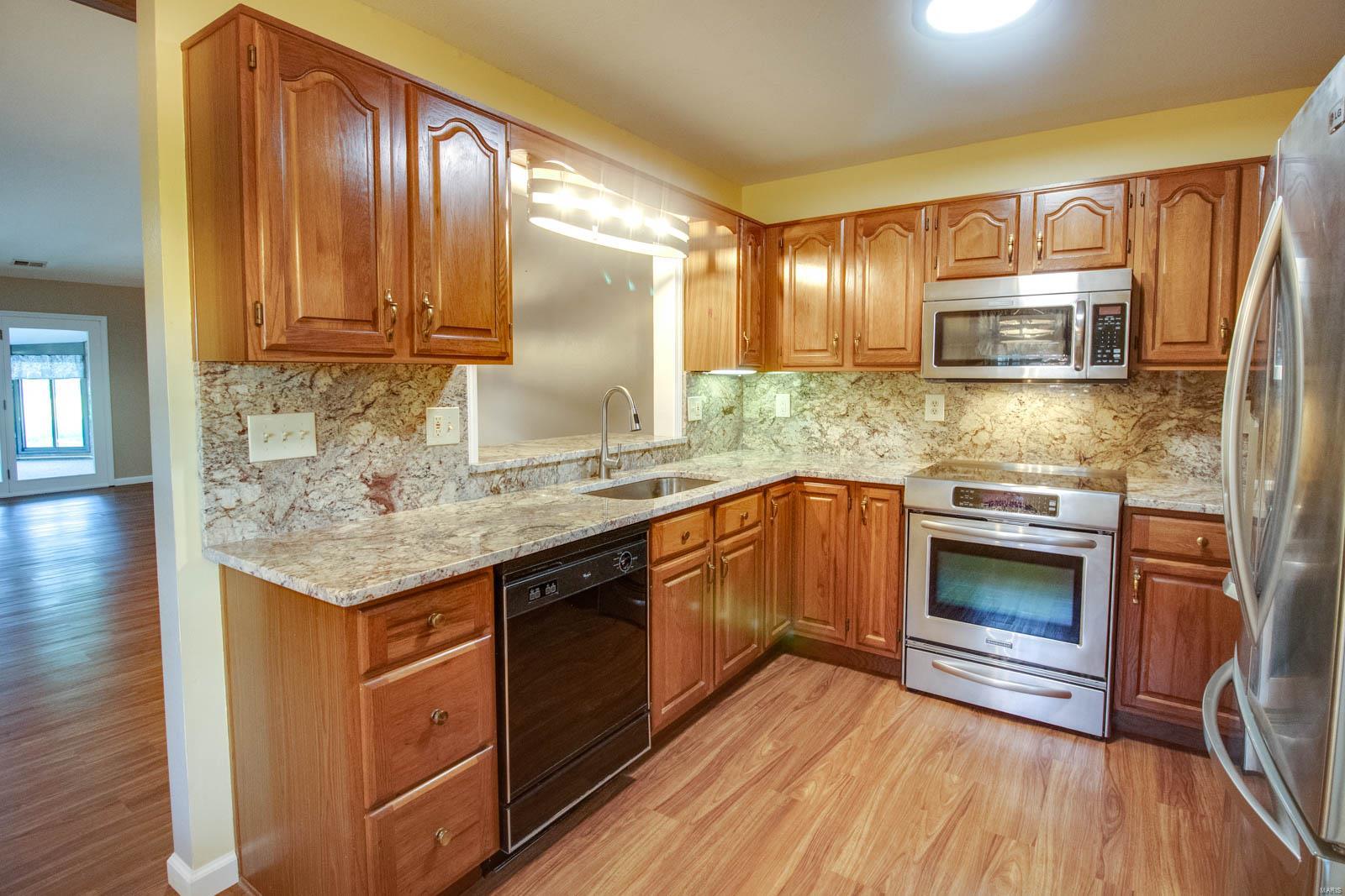 4523 Moonlight Way Alton, IL 62002 - Photo 9 of 27 Gallery Image 9