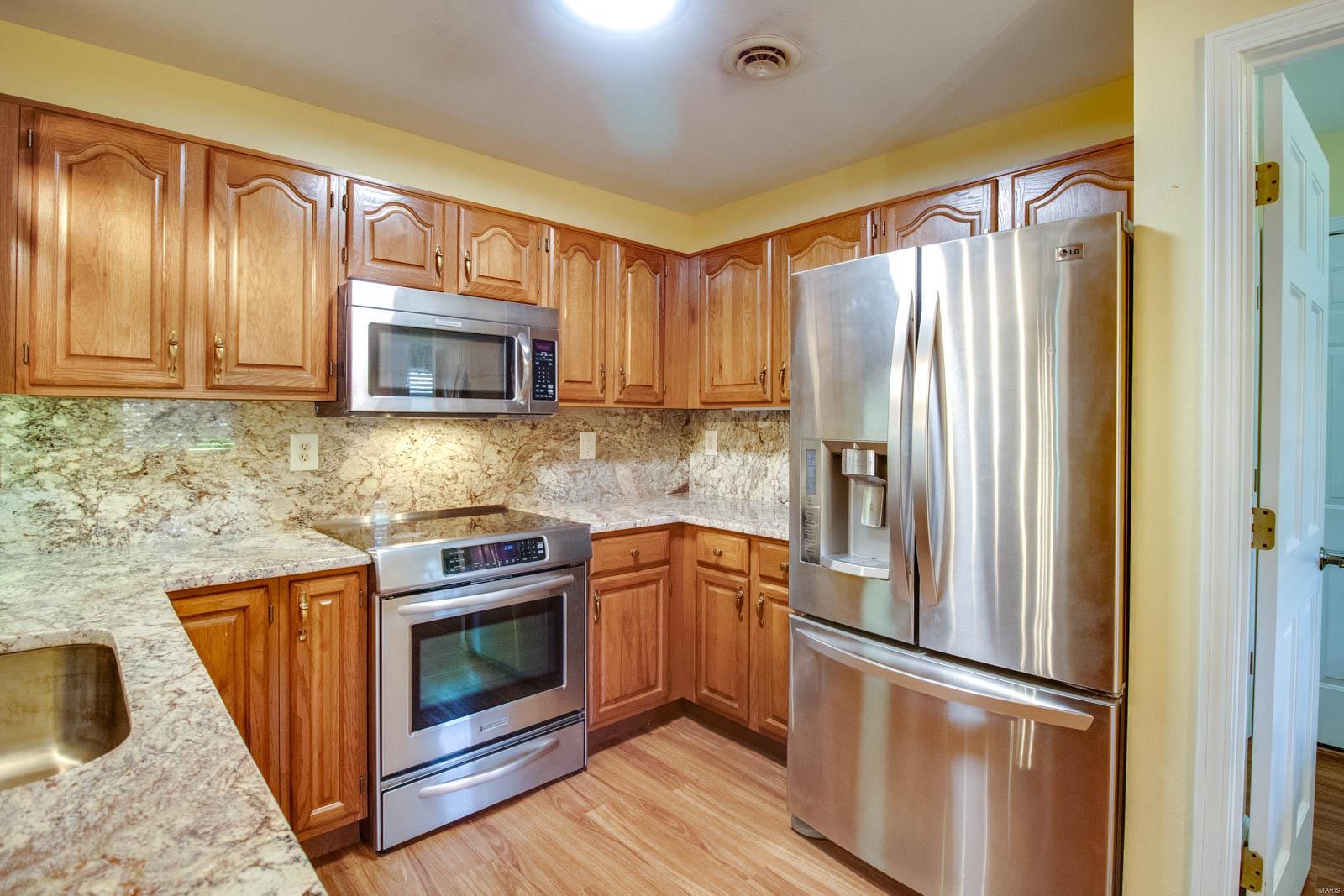 4523 Moonlight Way Alton, IL 62002 - Photo 10 of 27 Gallery Image 10
