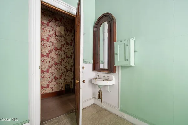 $299,900 | 93 Ten Broeck Street, Albany, NY 12210