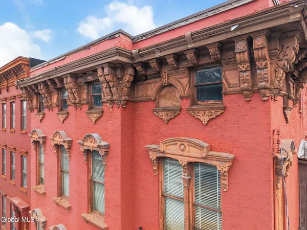 $299,900 | 93 Ten Broeck Street, Albany, NY 12210