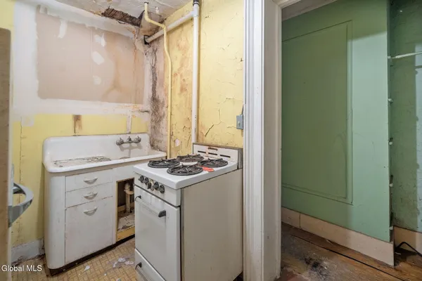 $299,900 | 93 Ten Broeck Street, Albany, NY 12210