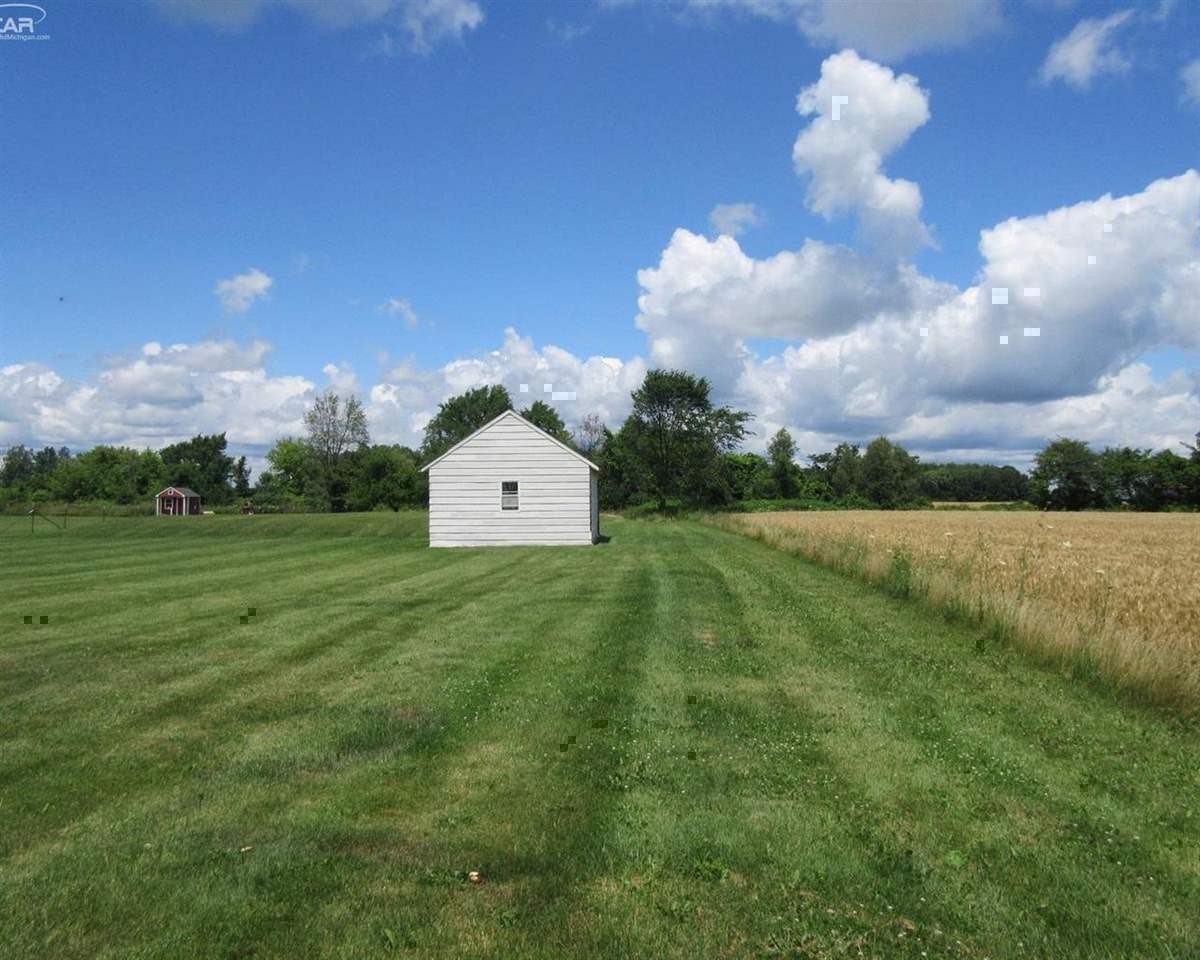 12272 Calkins Road Flushing, MI 48433 - Photo 3 of 18 21340113-2.JPG