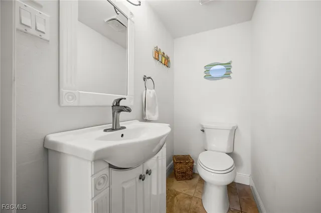 $285,000 | 4803 Southwest Santa Barbara Court, Unit 8, Cape Coral, FL 33914