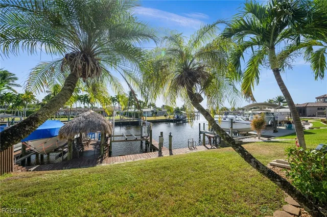 $285,000 | 4803 Southwest Santa Barbara Court, Unit 8, Cape Coral, FL 33914