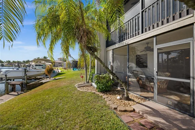 $285,000 | 4803 Southwest Santa Barbara Court, Unit 8, Cape Coral, FL 33914