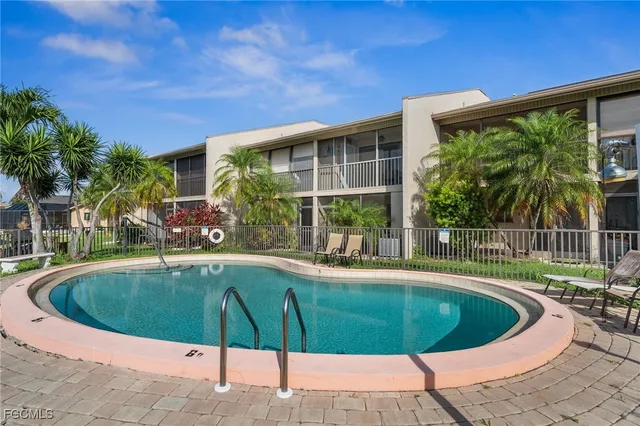 $285,000 | 4803 Southwest Santa Barbara Court, Unit 8, Cape Coral, FL 33914