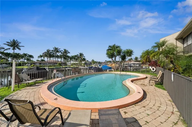 $285,000 | 4803 Southwest Santa Barbara Court, Unit 8, Cape Coral, FL 33914