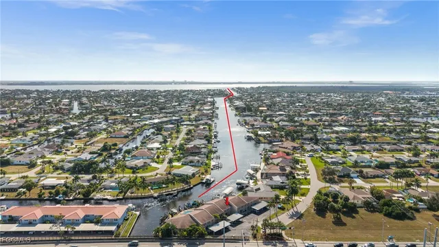 $285,000 | 4803 Southwest Santa Barbara Court, Unit 8, Cape Coral, FL 33914